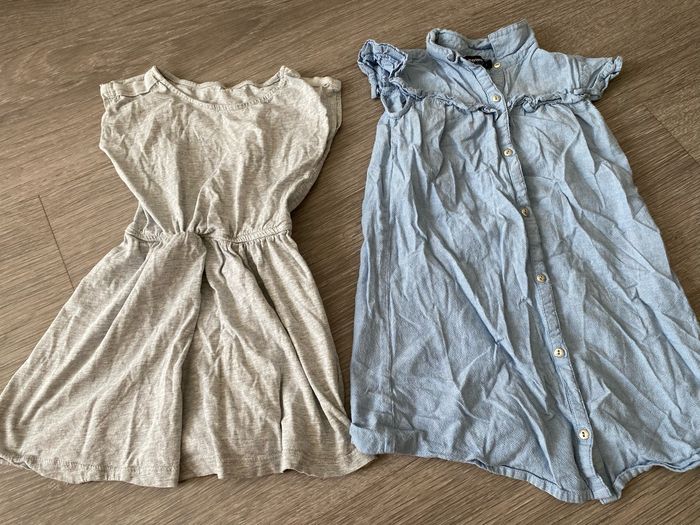 2 robes 6 ans - photo numéro 2