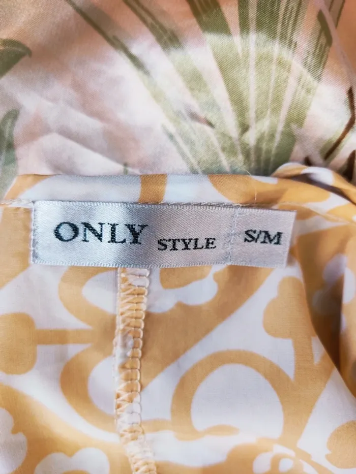 Haut femme sans manches crème original tête de mort brodée S/M TBE - photo numéro 8