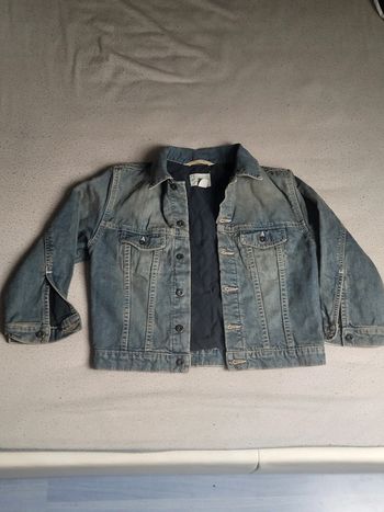 Magnifique veste en jeans.