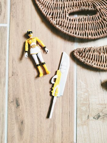 🙅 Power rangers megaforce figurine ranger jaune et son épée marque Bandai