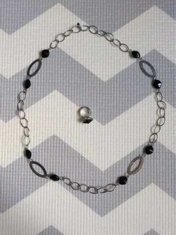 Collier et sa bague