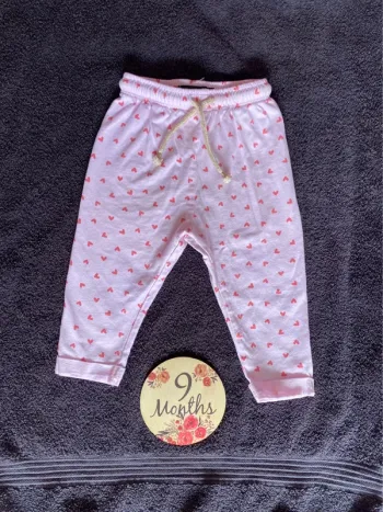 Pantalon motifs cœurs 9 mois