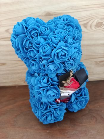 A saisir, joli ours bleu  , pour saint Valentin ou deco ! 
