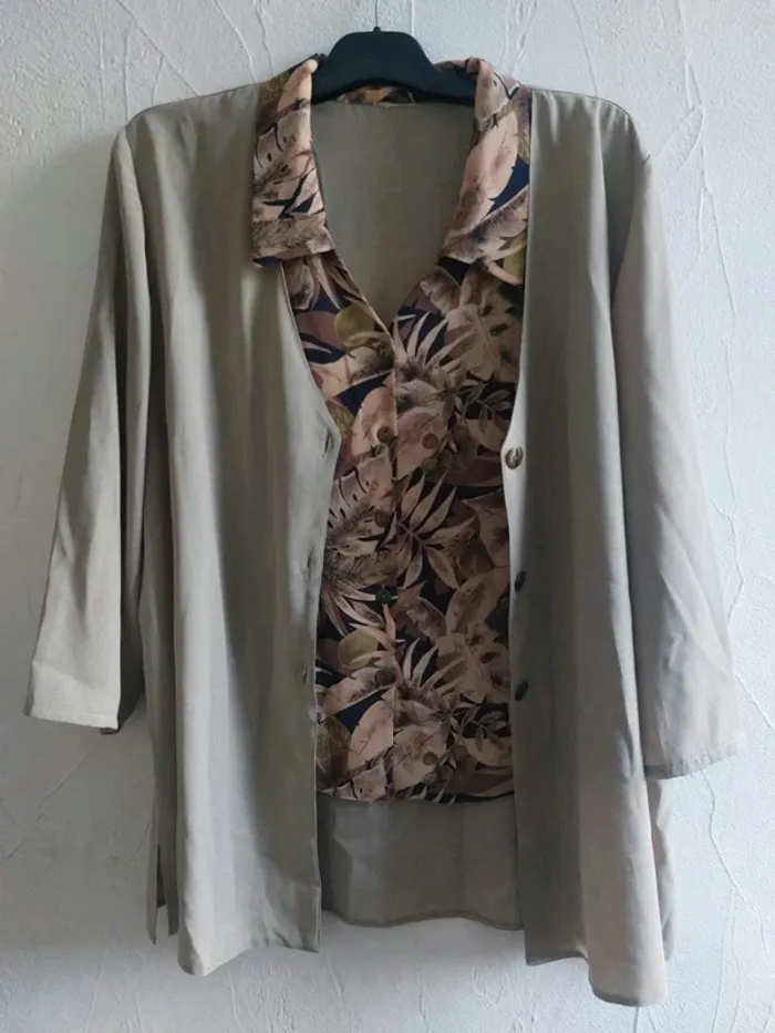 Veste avec top à motif intégré