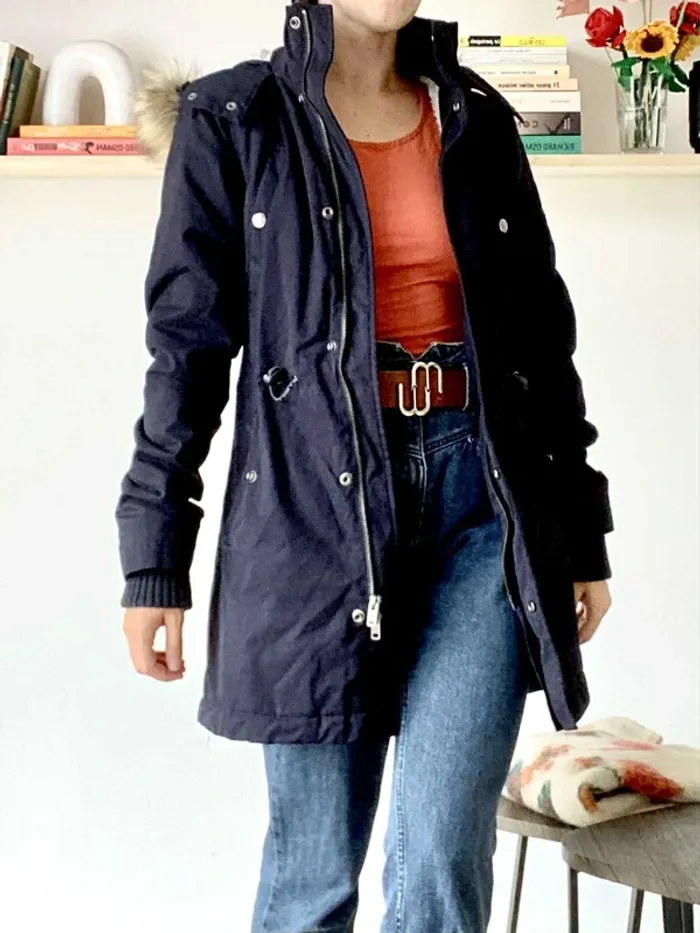 Doudoune Superdry en taille 34 - Bon état - photo numéro 2