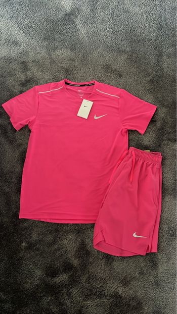 Ensemble Nike Running short + shirt Miller rose taille M neuf