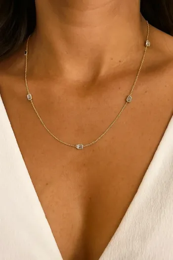 Collier doré fin à strass leslii neuf