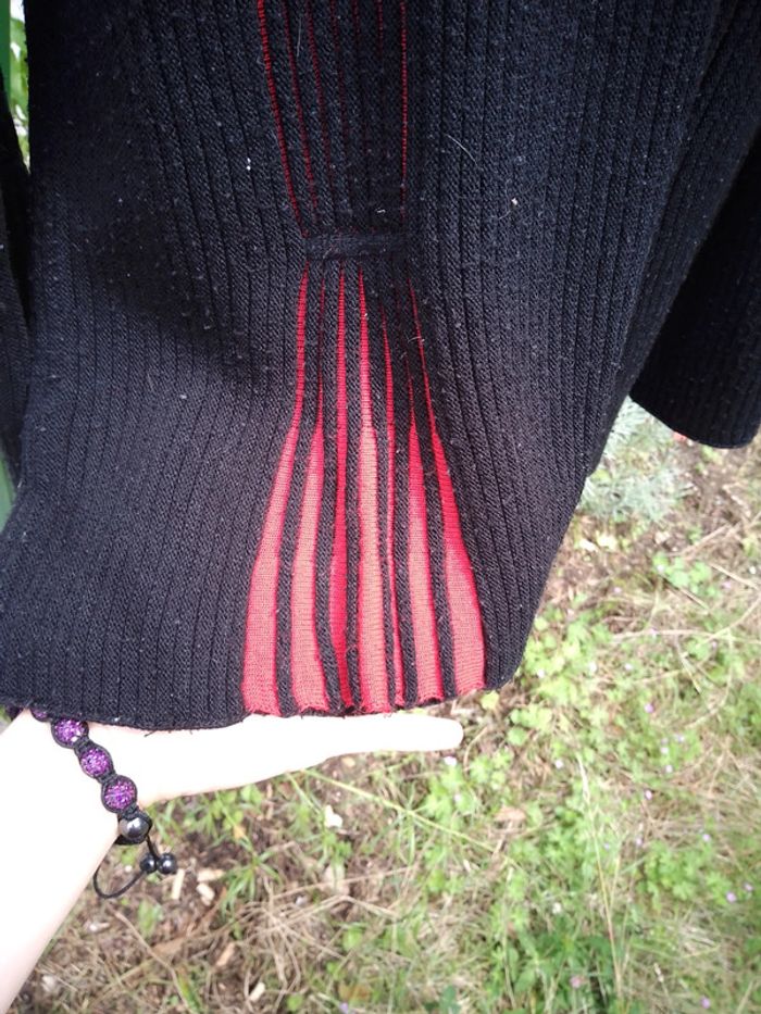Pull rouge et noir façon espagnol - photo numéro 4