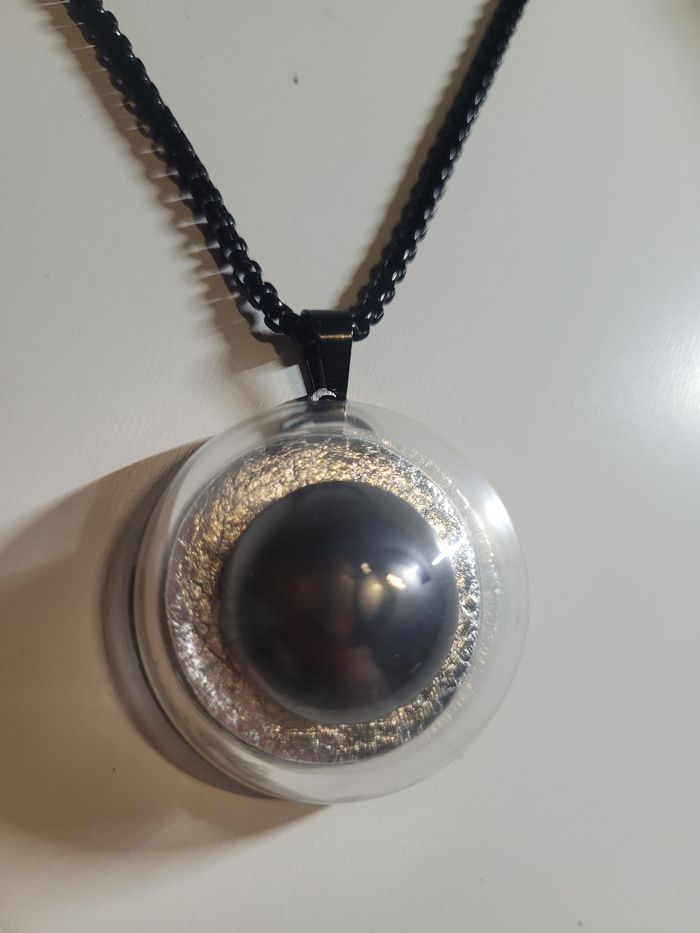Collier upcyclé avec joli bouton - photo numéro 2