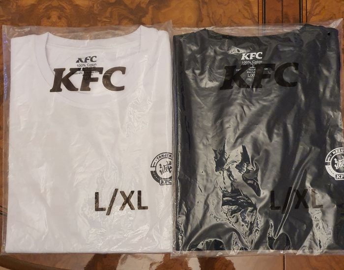 Lot Neuf et Scellé T-shirt taille L/XL Tanjiro + Nezuko Demon Slayer x KFC