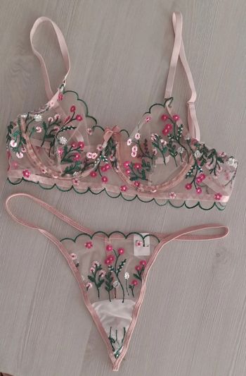 Ensemble lingerie dentelle rose Taille S