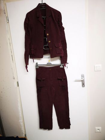 Ensemble bordeaux pantacourt et petite veste