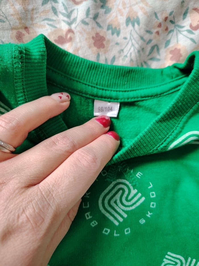 Sweat garçon de couleur vert en taille 98-104 cm - photo numéro 3