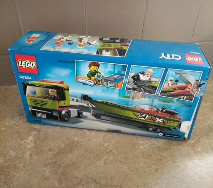 Lego 60254 🧡 Le transport du bateau de course - photo numéro 2