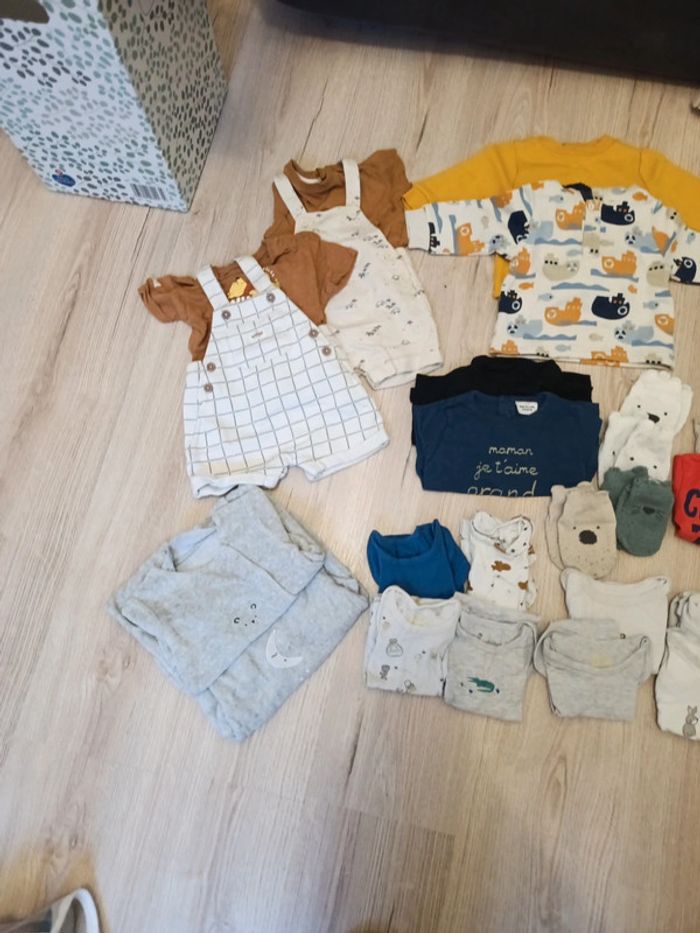 Lot vêtements 6 mois bébé garçon - photo numéro 3
