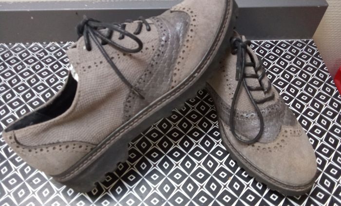 Chaussures,Derbies, basse pour  femme taille 38, hiver grise, noire FPC, lacet - photo numéro 2