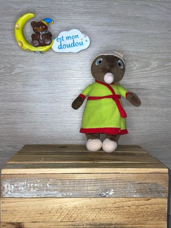 POP39 doudou taupe auzou