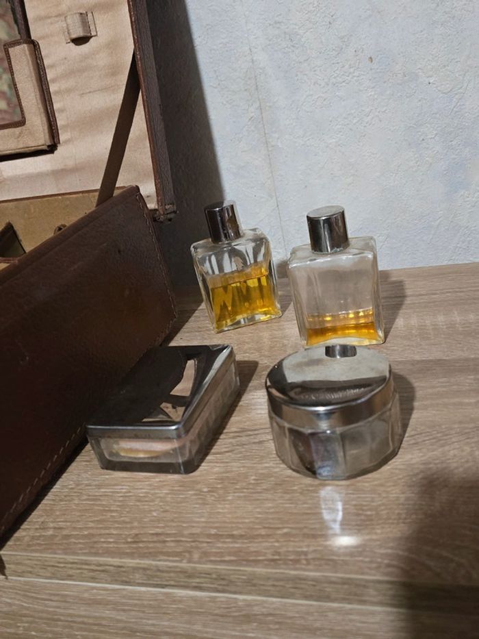 Valise / boîte pharmacie ancienne.  Collection - photo numéro 2