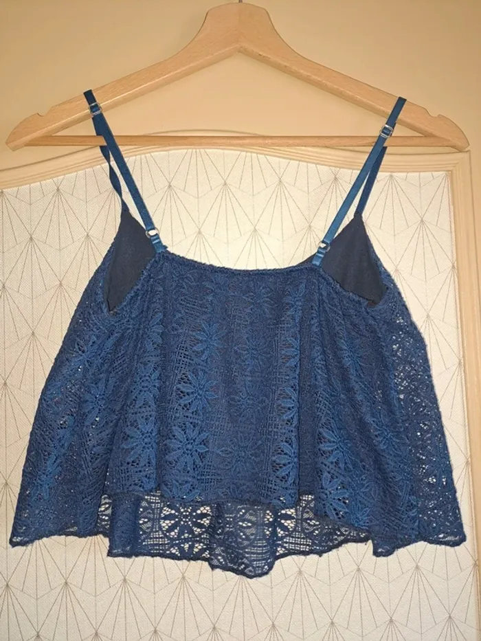 Top femme bleu double dentelle ajourée tbe S/M - photo numéro 2