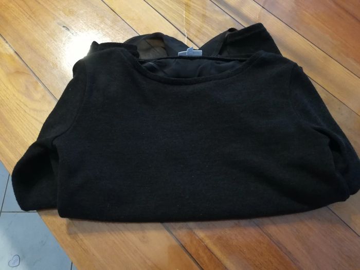 Pull col bateau. Taille S. Effet drapé derrière. - photo numéro 3