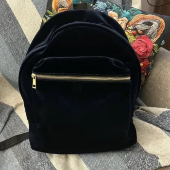 Sandro magnifique sac en velours noir bleuté
