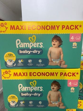 2 cartons de couches Pampers