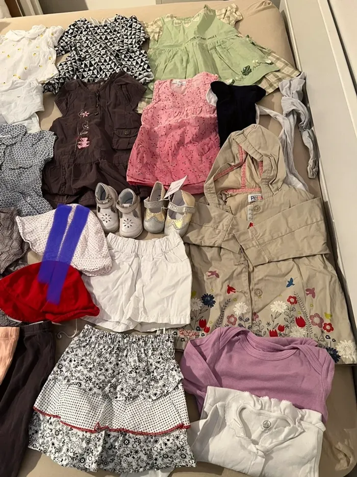 Lot vêtements fille 12 mois - photo numéro 2