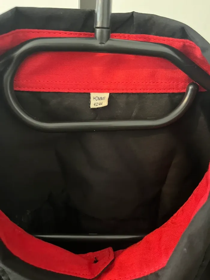 Chemise noire et rouge Taille 42/44 - photo numéro 2