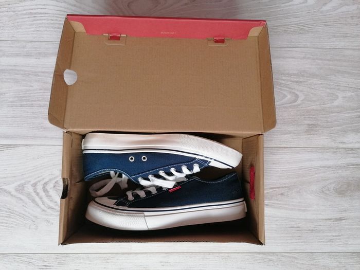 Chaussures Levi's
Pointure 38
Neuves jamais portées - photo numéro 2
