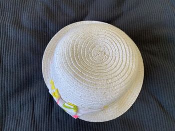 Chapeau blanc 1/2 mois