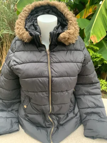 Doudoune Kaporal taille 38 avec capuche noir
