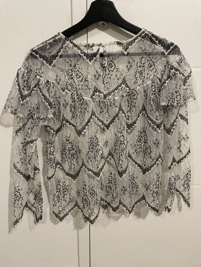 Haut en dentelle - photo numéro 2