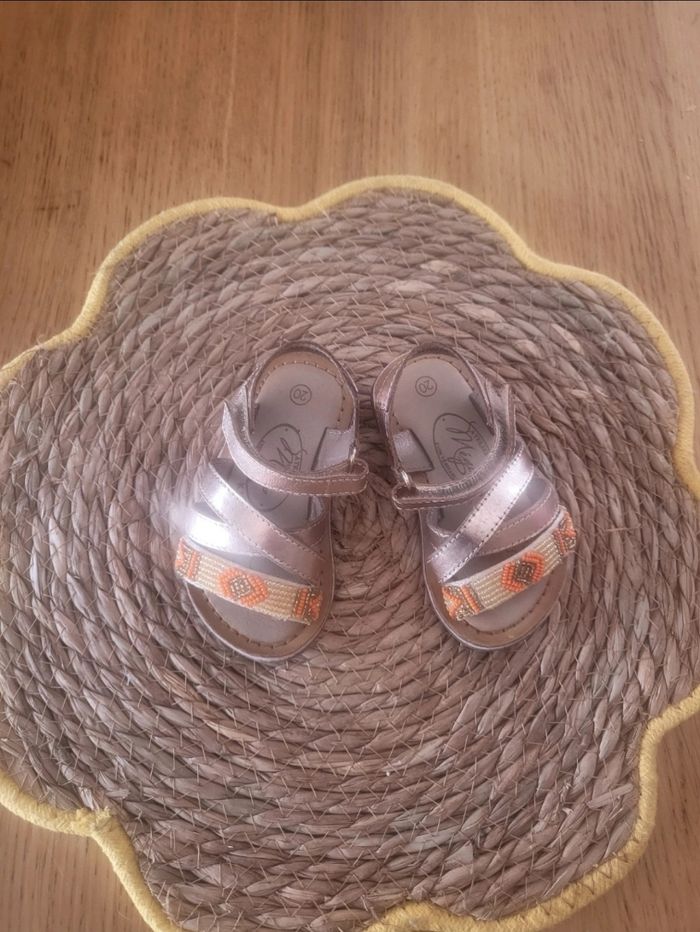 Magnifique sandale taille 20 - photo numéro 2