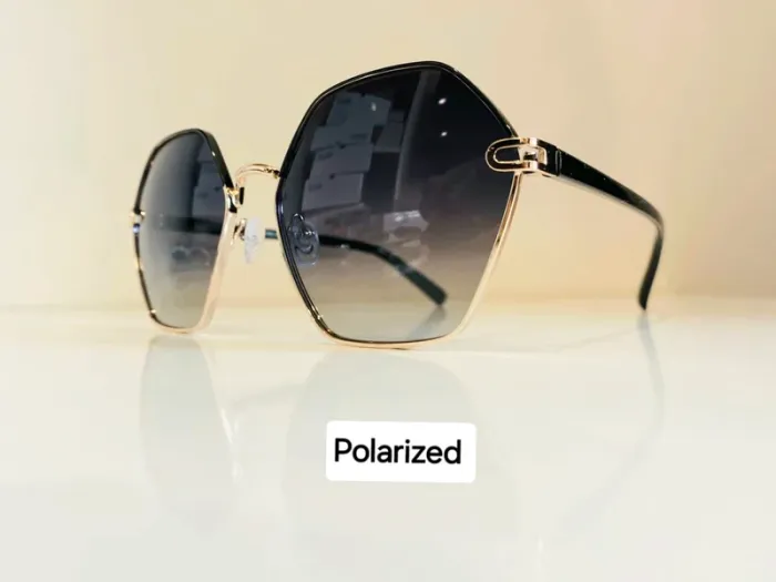 Lunette de soleil femme Polarisée hexagonale noire et dorée verres dégradés UV protection cat 3 - photo numéro 10