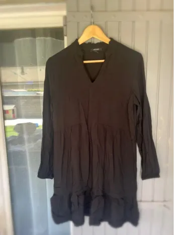 Sublime robe noir chic parisienne vintage - taille 38 - neuve