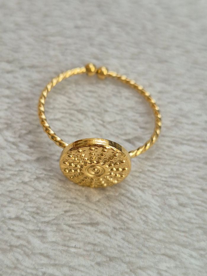 Bague dorée ronde en acier inoxydable - photo numéro 2