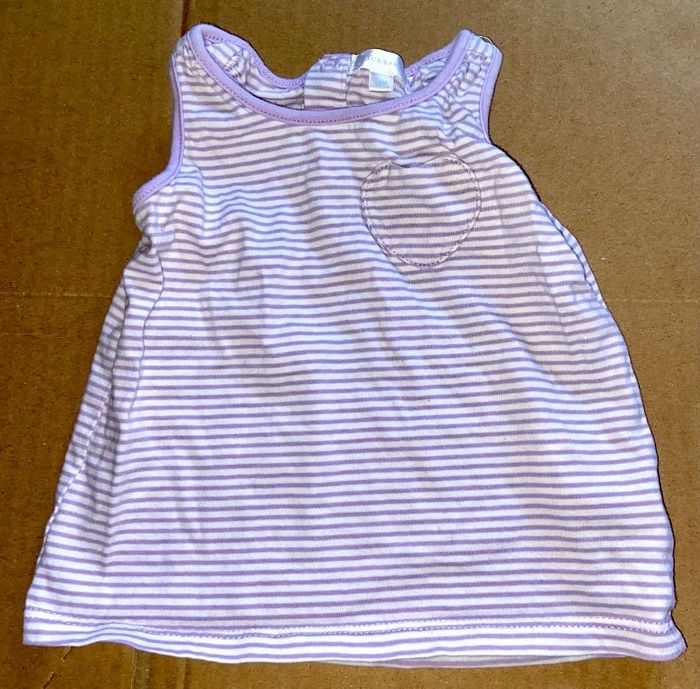 Haut à rayures couleur blanc et lilas taille 12 mois