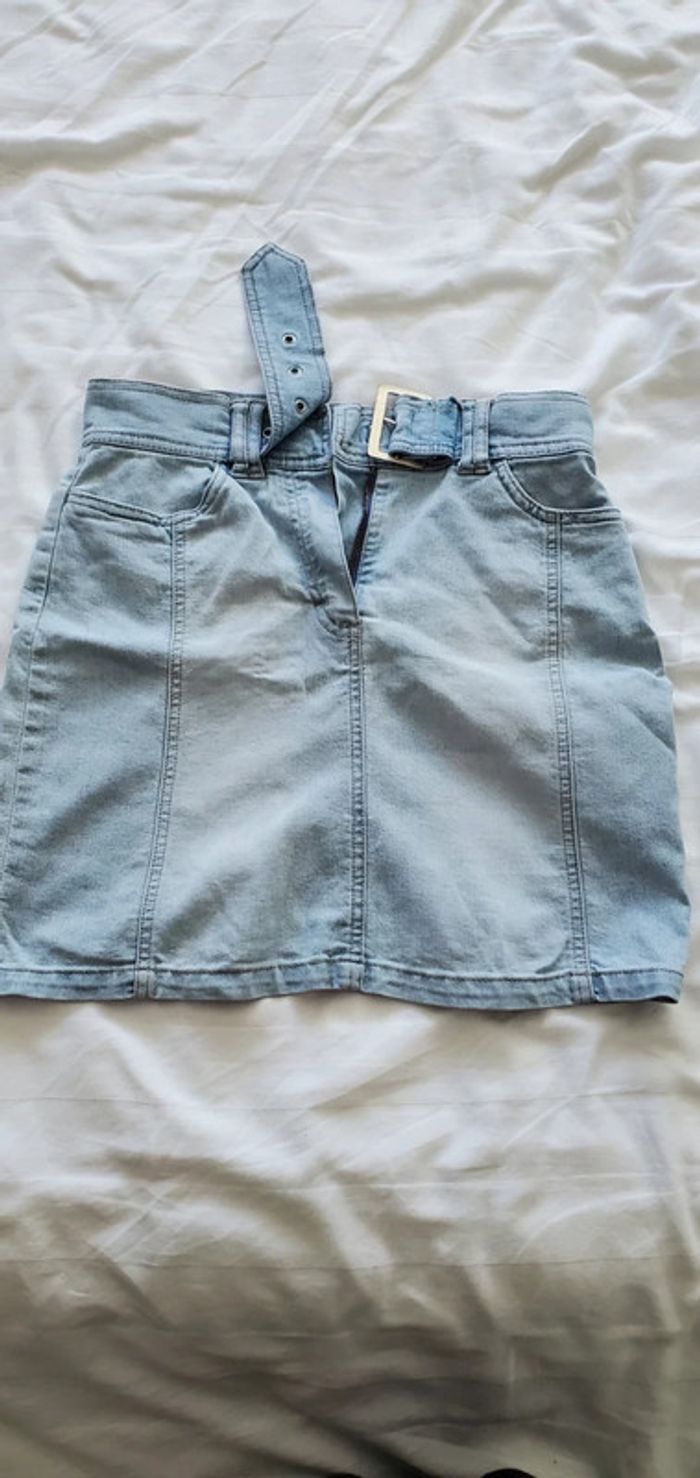 Jupe en jean bleu avec ceinture taille 34/36