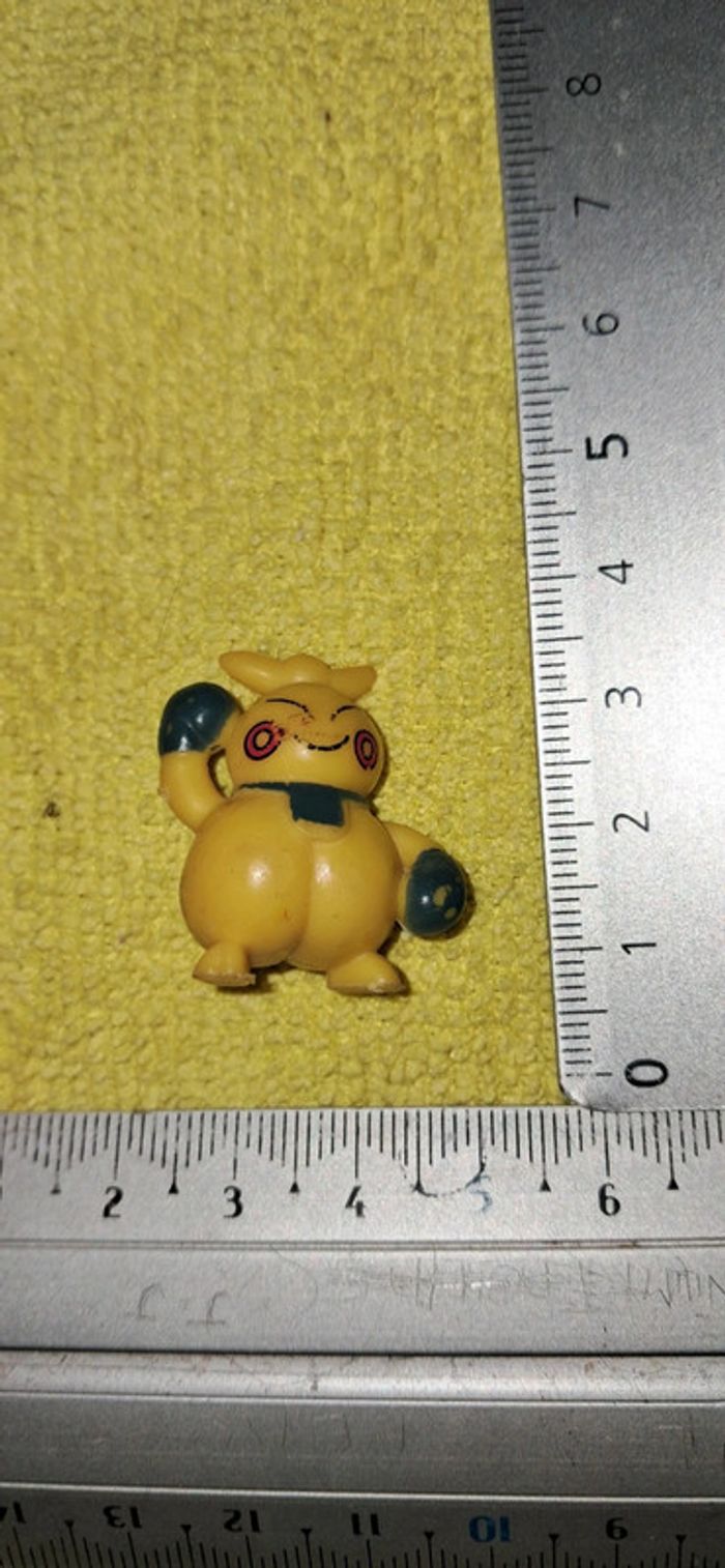 Pokemon figurine