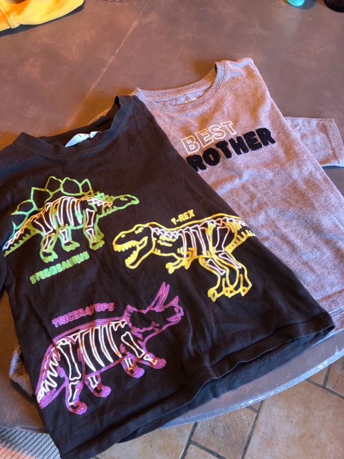 2 tee-shirts manches longues
