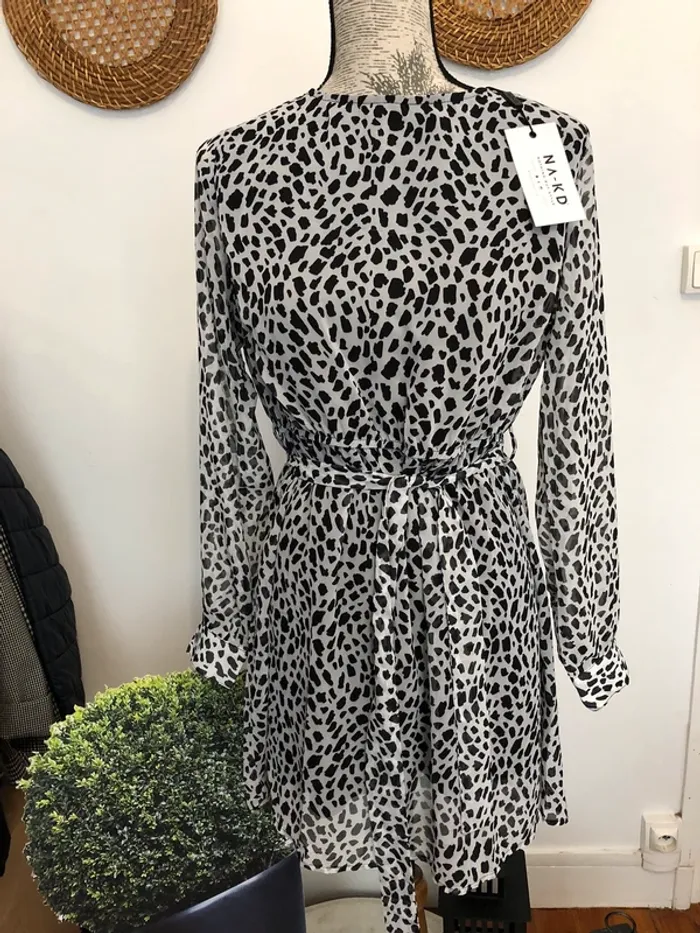 Robe Na-Kd - photo numéro 2