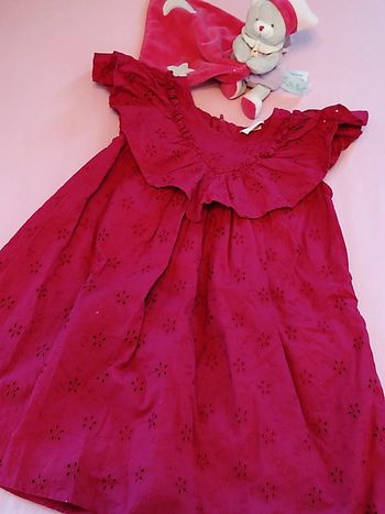 Robe dentelle /broderie fushia 4ans