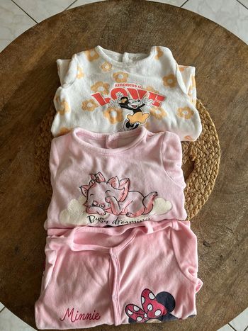 Lot pyjamas Disney 12 mois