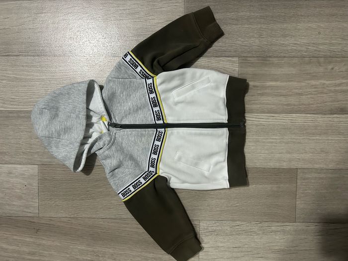 Sweat Hugo boss 18 mois