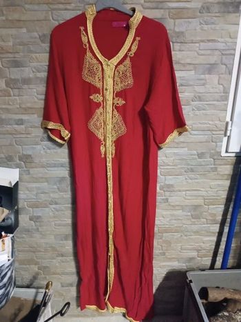 Djellaba rouge et or