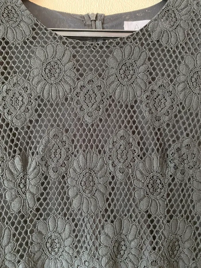 Robe dentelle noire - photo numéro 3