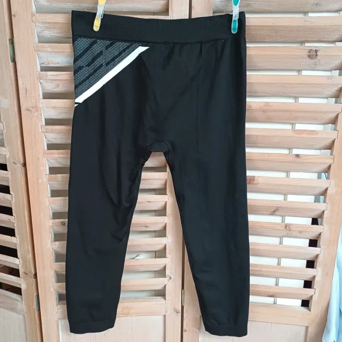 Pantacourt de sport noir femme taille 36/38 - photo numéro 2