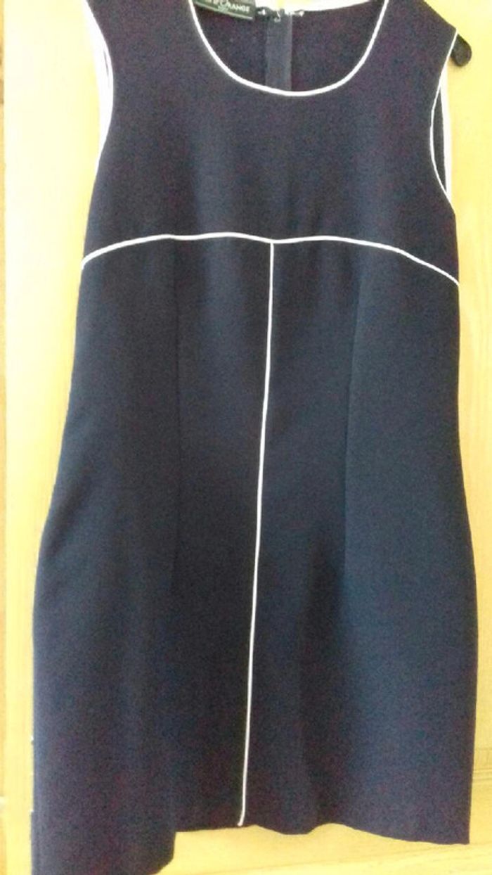 Ensemble robe tailleur cintrée bleu marine liseret blanc taille 40 - photo numéro 4