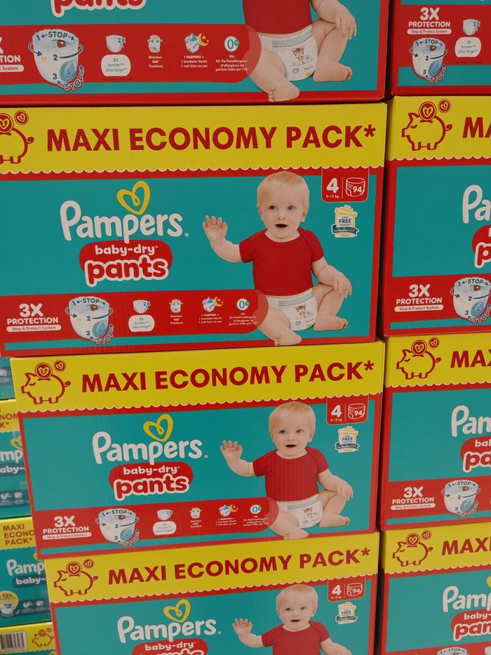 2 cartons Couches pampers T4