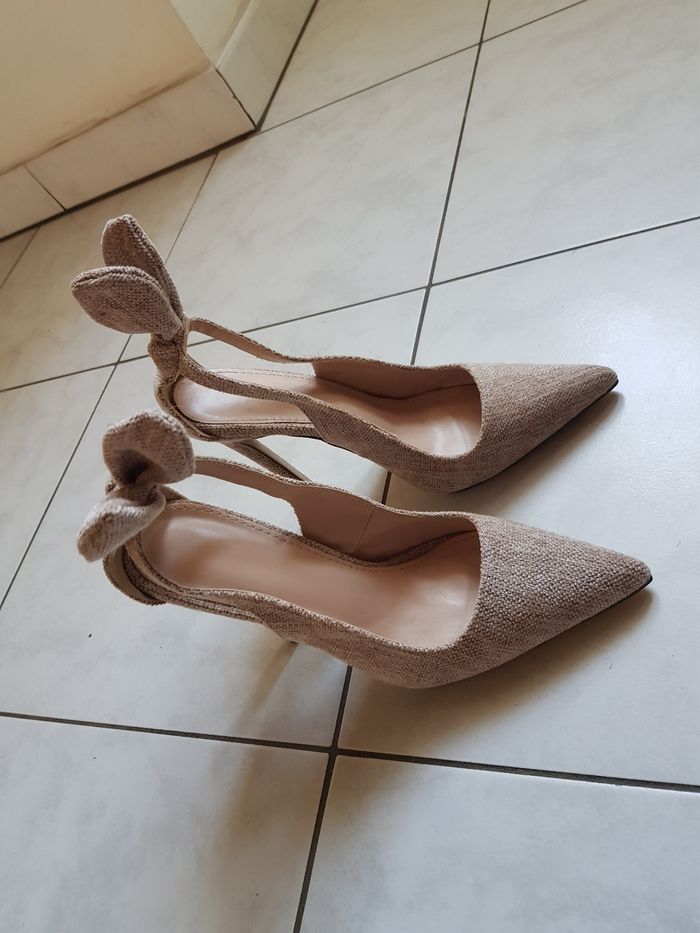 Chaussure à talon avec nœuds - photo numéro 3